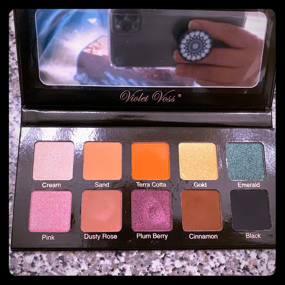 Violet Voss Essentials eye shadow palette EUC